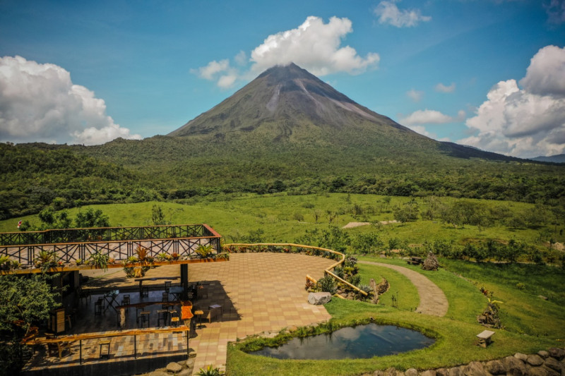 Day 3: Sloth scavenger tour + Guided visit to Arenal 1968 trails thumbnail