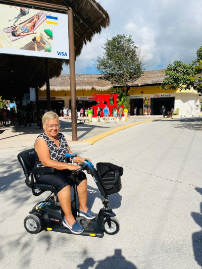 A wheelchair user poses for a picture in Riviera Maya