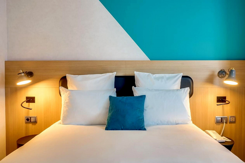 Guest room bed