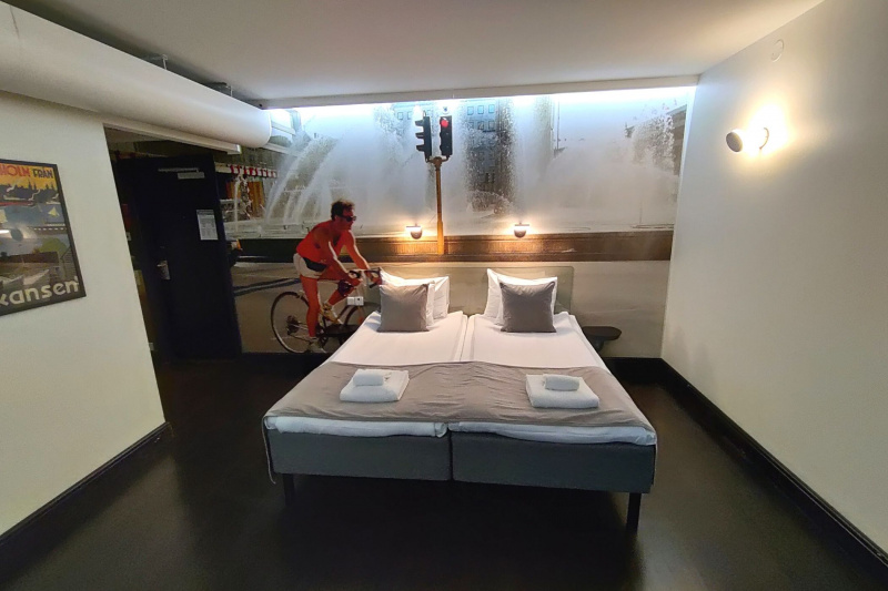 2 twin beds with upscale furnishings and city themed artwork