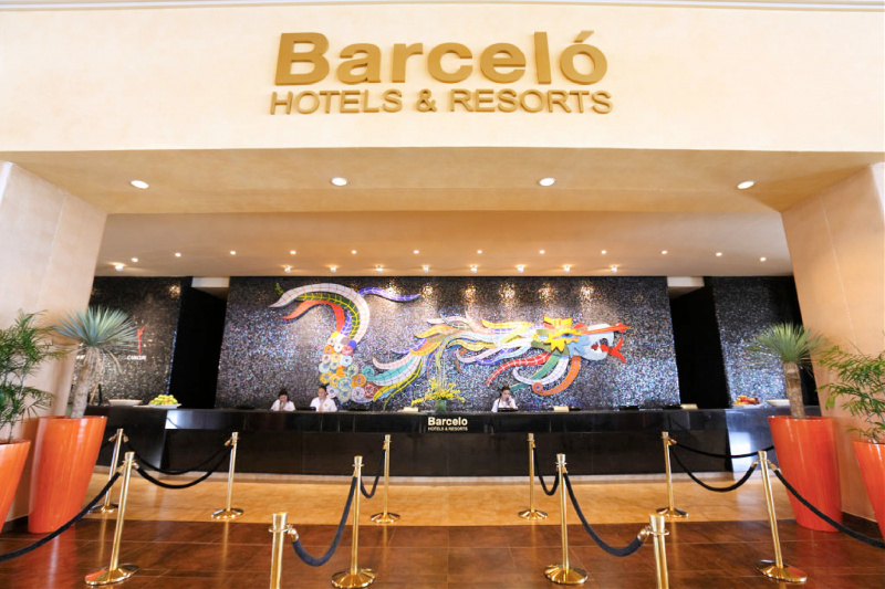 Front desk with attendants
