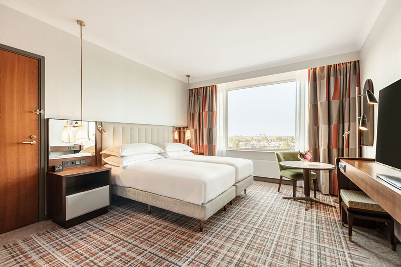 Accessible room with two twin beds