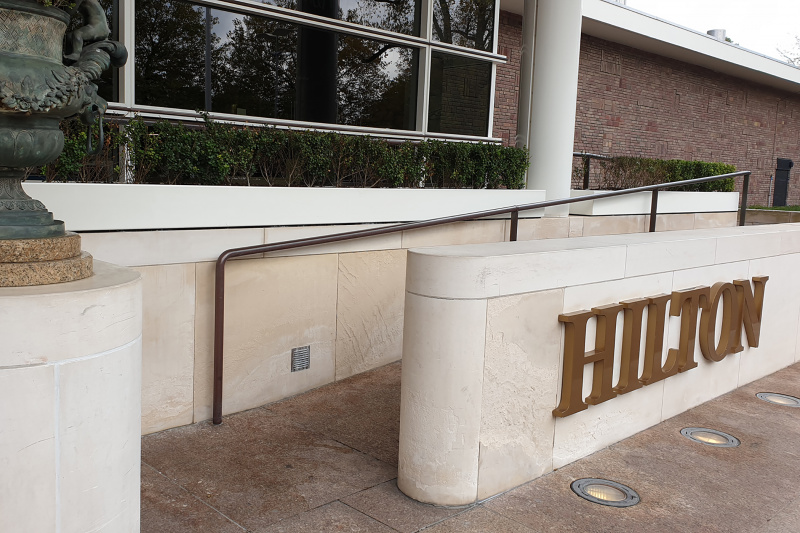 Hilton Amsterdam entryway ramp