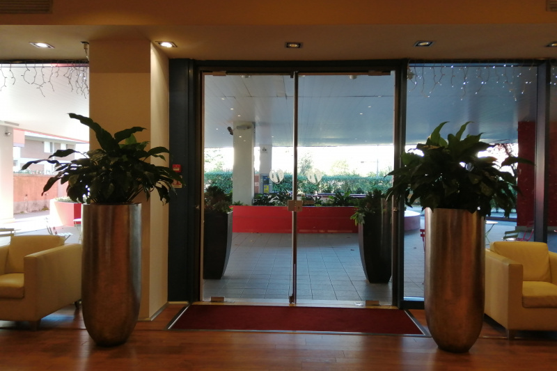 Hotel Tuscany Inn entrance