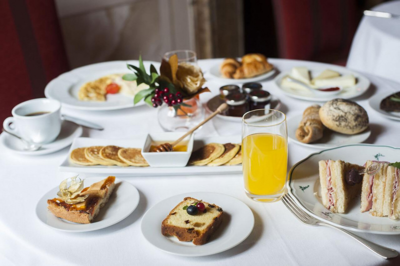 Breakfast at Splendid Venice includes juice, coffee, pancakes, sandwhiches, and cake