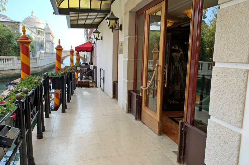 Waterfront step-free entrance with double doors