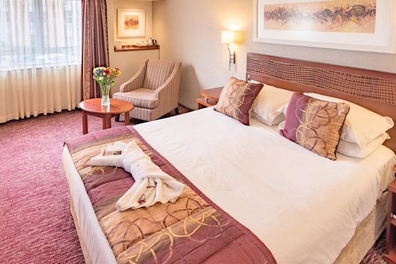 Accessible queen room entrance with thinnly carpeted floors