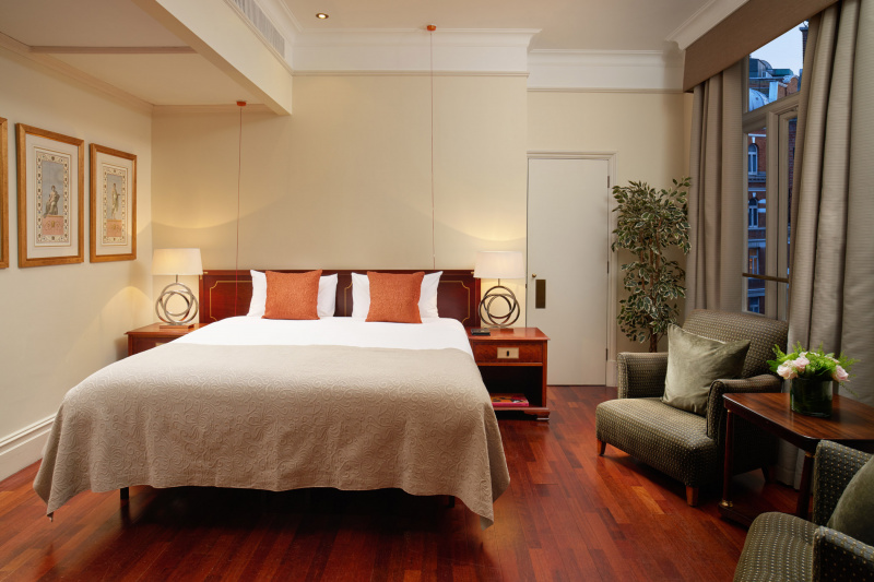 Accessible classic room with king bed