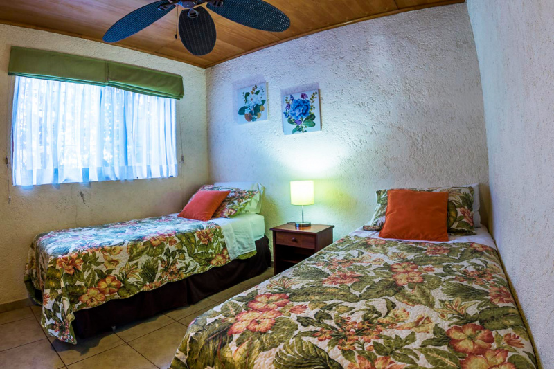 Twin bedroom