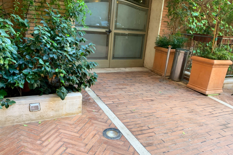 Hotel Lancelot lobby entrance