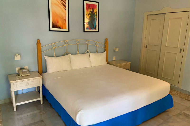 Accessible room with king bed