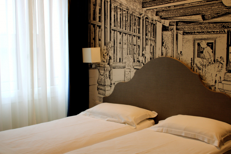 Accessible Classic Tripe room