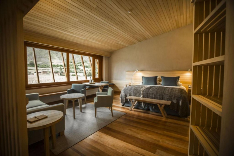 A guest room