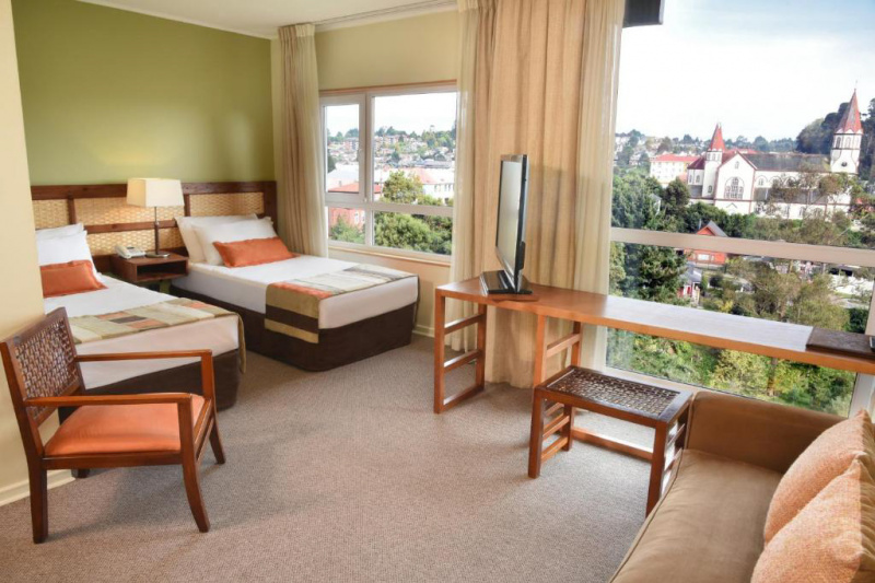 Twin bedroom
