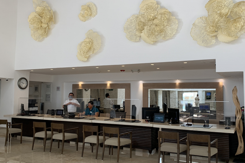 Lobby and reception desk with 4 different stations