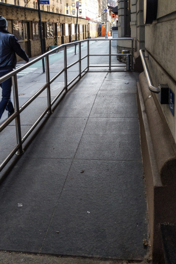 Entrance ramp from the street