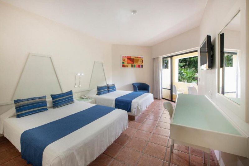 Guestroom with balcony