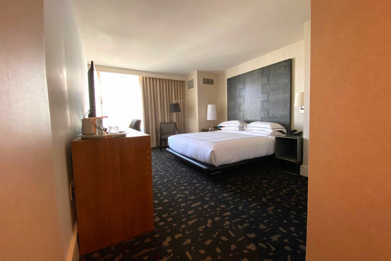 Accessible deluxe king room