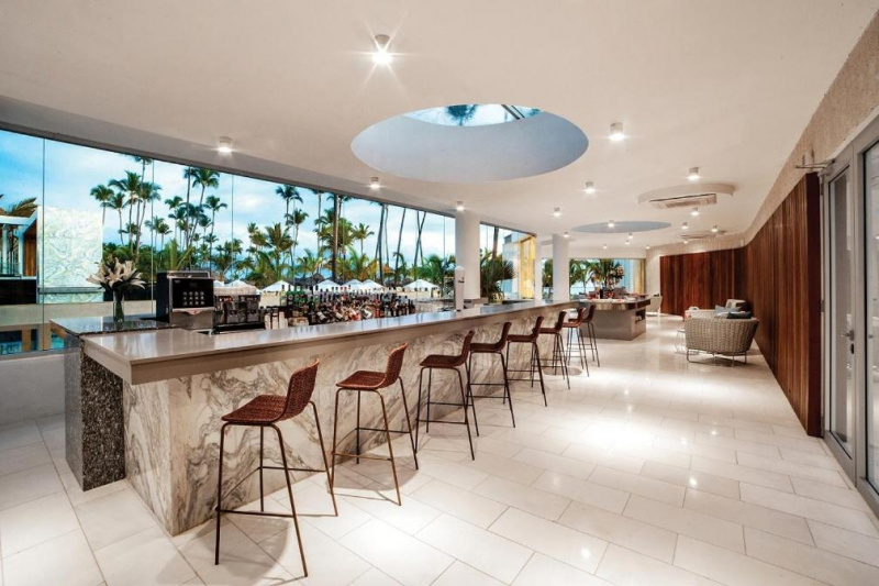 Bar with standing counter and high stools