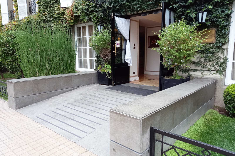 Entrance ramp