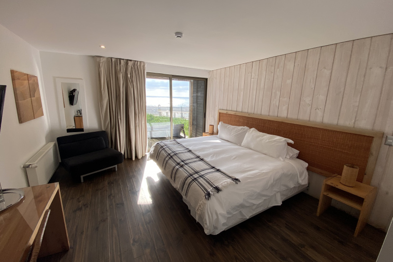 Guestroom king sized bed