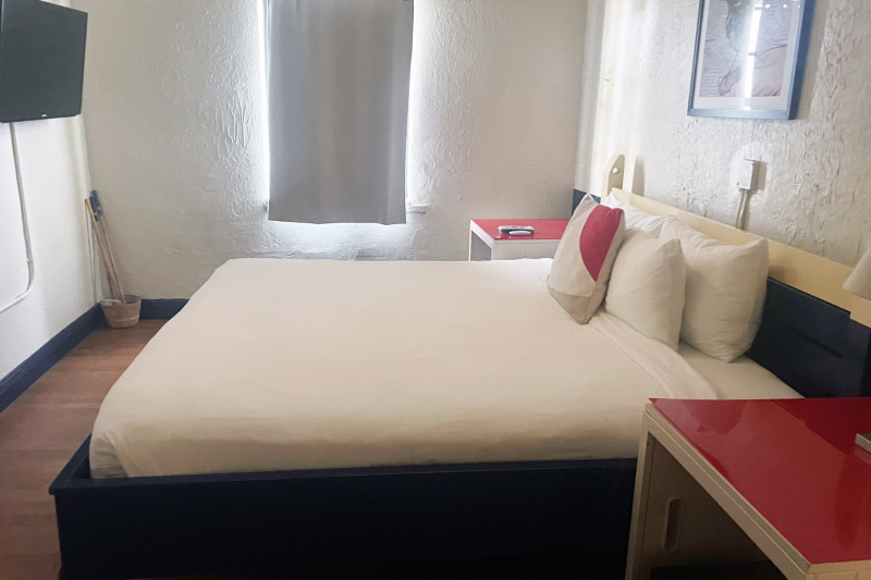 Guestroom bed