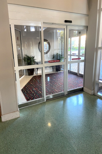 The entrance to the hotel