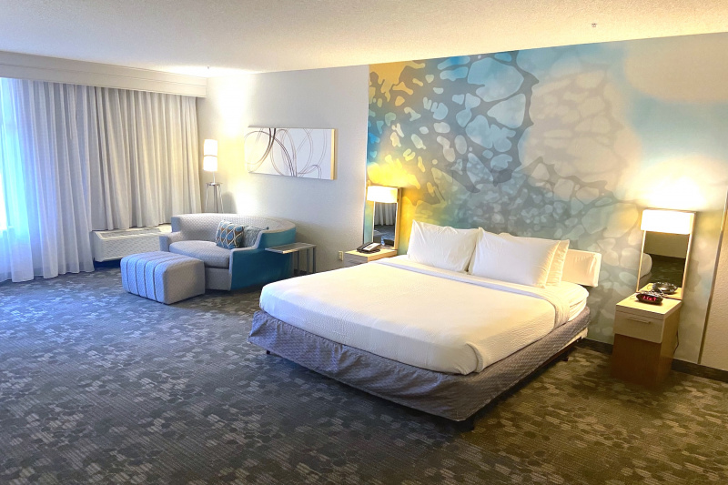 Guestroom with bed and seating area