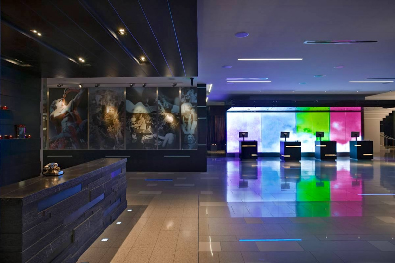 The large hotel lobby