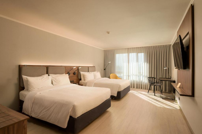 Guestroom with two beds