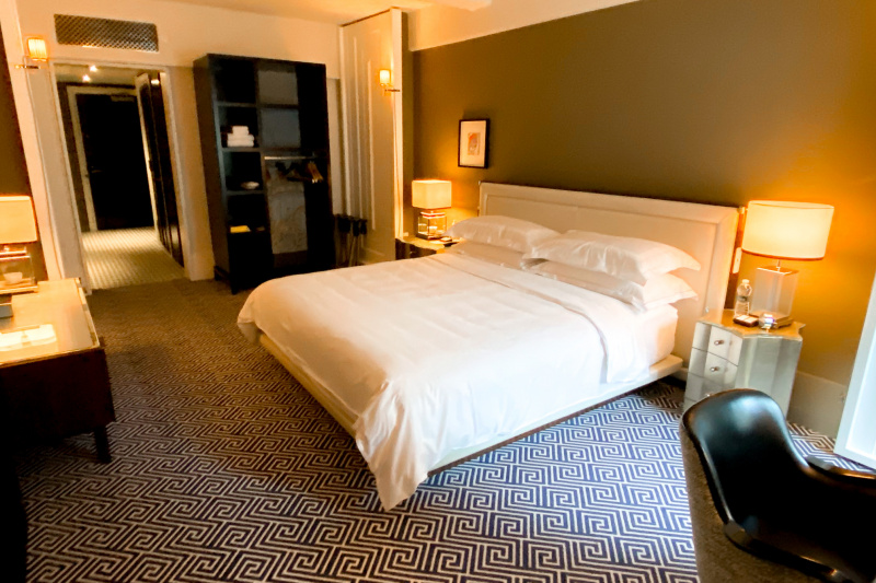 Guestroom with bed and closet