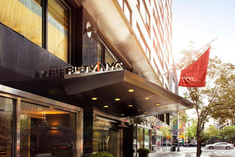 Hotel building and covered entrance