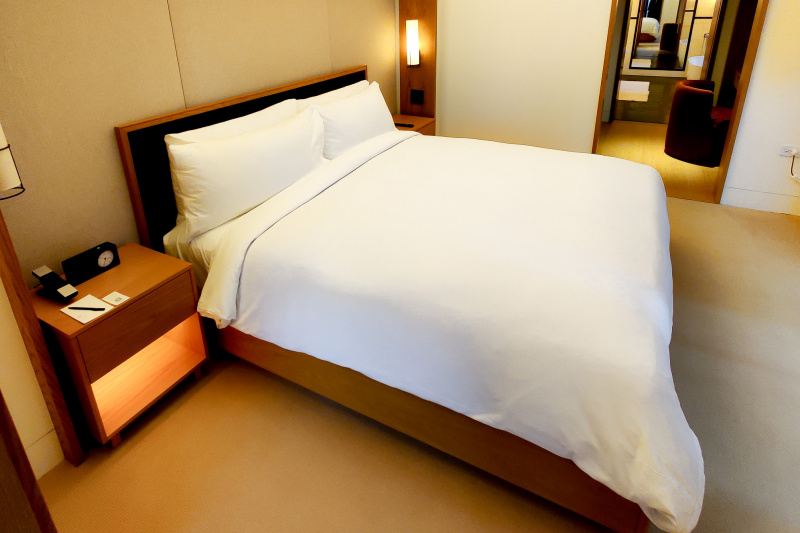 Bedroom with wide space around the bed