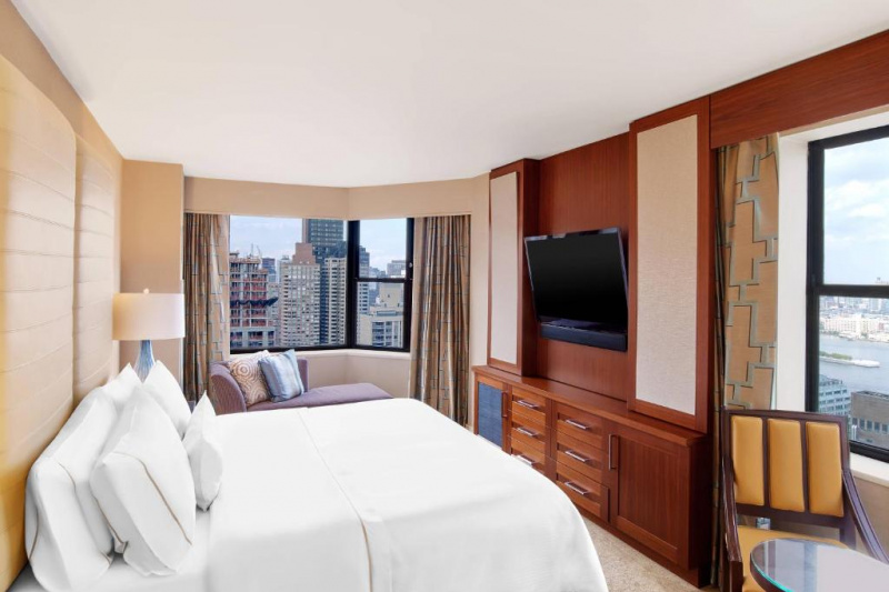 Guestroom with modern decor and flat-screen TV