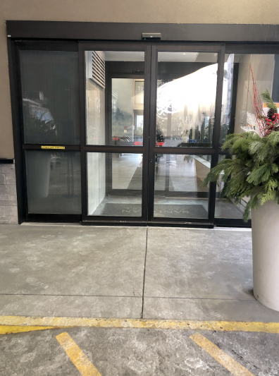 Entrance ramp and automatic doors