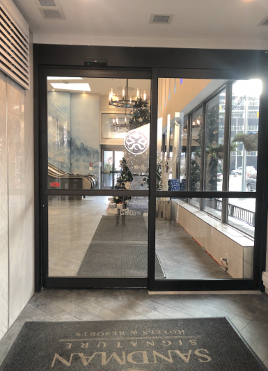 Entrance with automatic doors