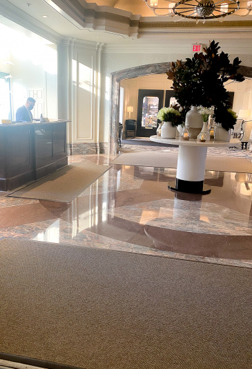 Large lobby with a standing counter