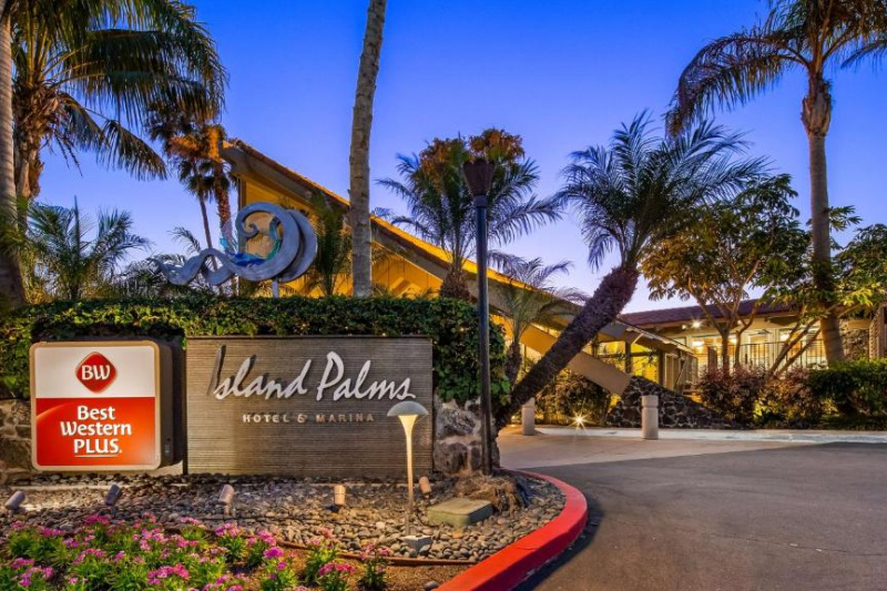 The hotel sign and entrance