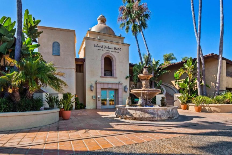 The entrance to the lobby