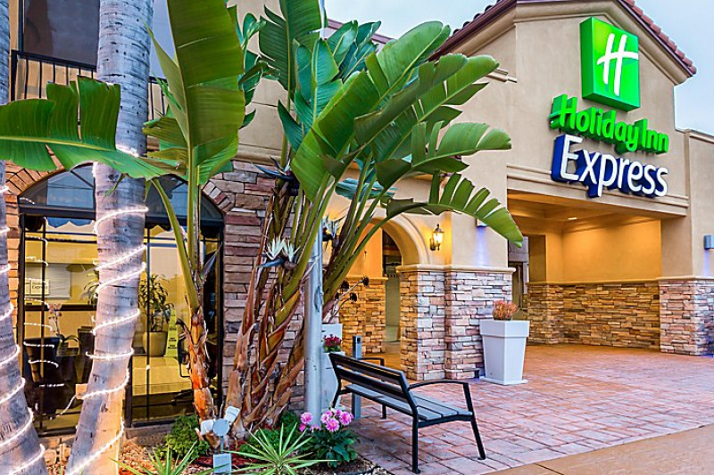 Entrance to hotel lobby