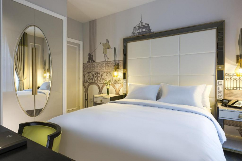 A guest room