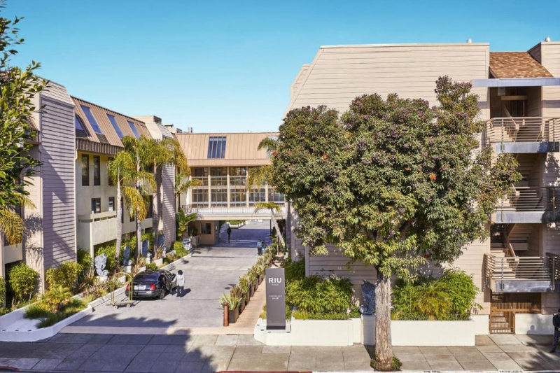 The hotel building
