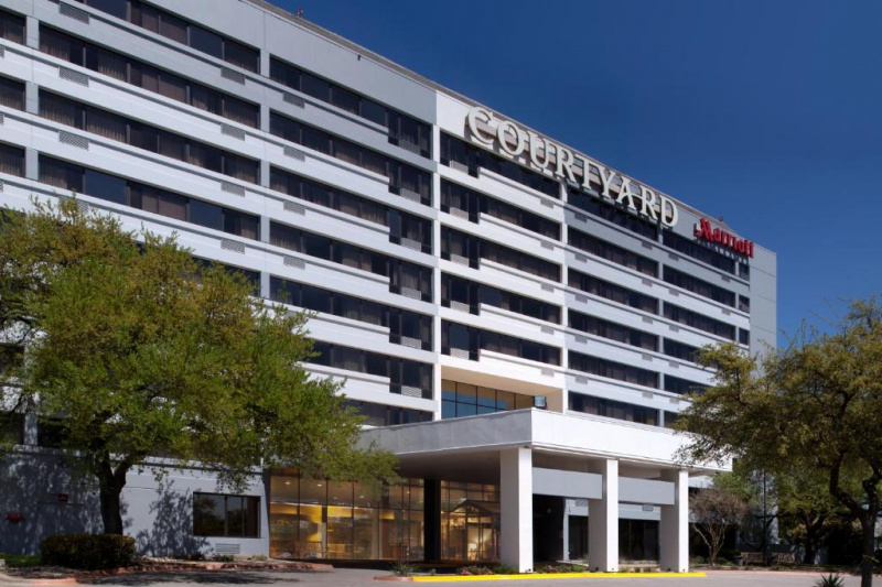 Hotel building with covered entrance