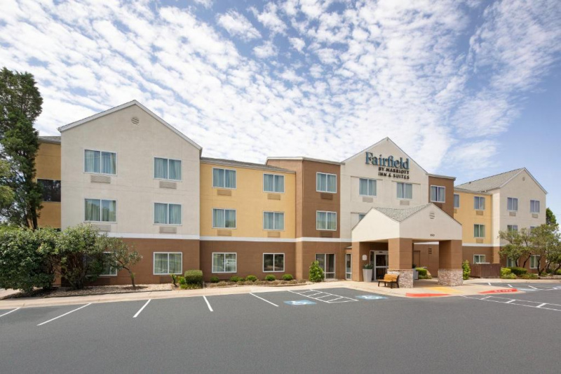 Hotel building with accessible parking spaces
