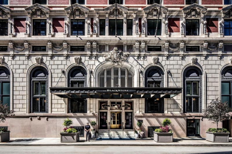 Hotel building with covered entrance