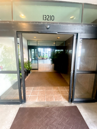 Entrance to lobby with automatic doors