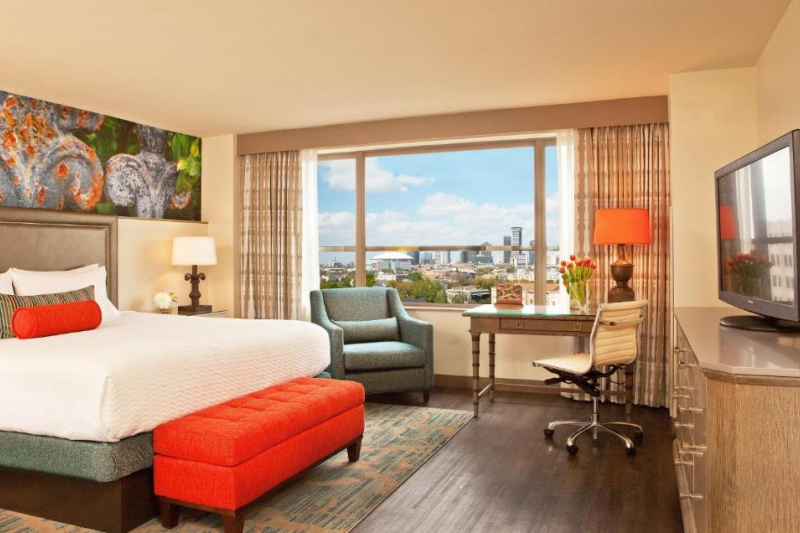 Guestroom with modern decor, bed, armchair and desk
