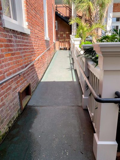 Hotel entrance access ramp