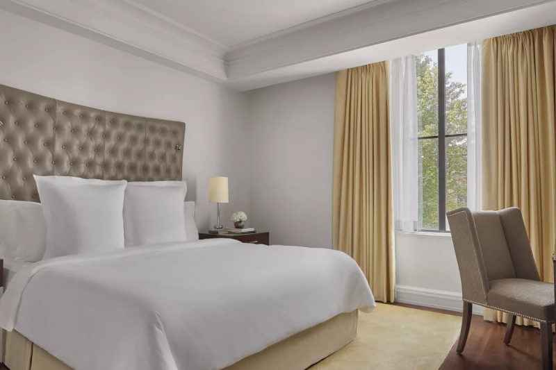 Guestroom with modern decor