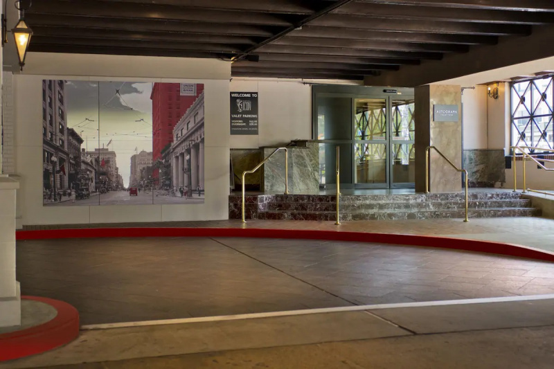 Hotel entrance with steps and access ramp